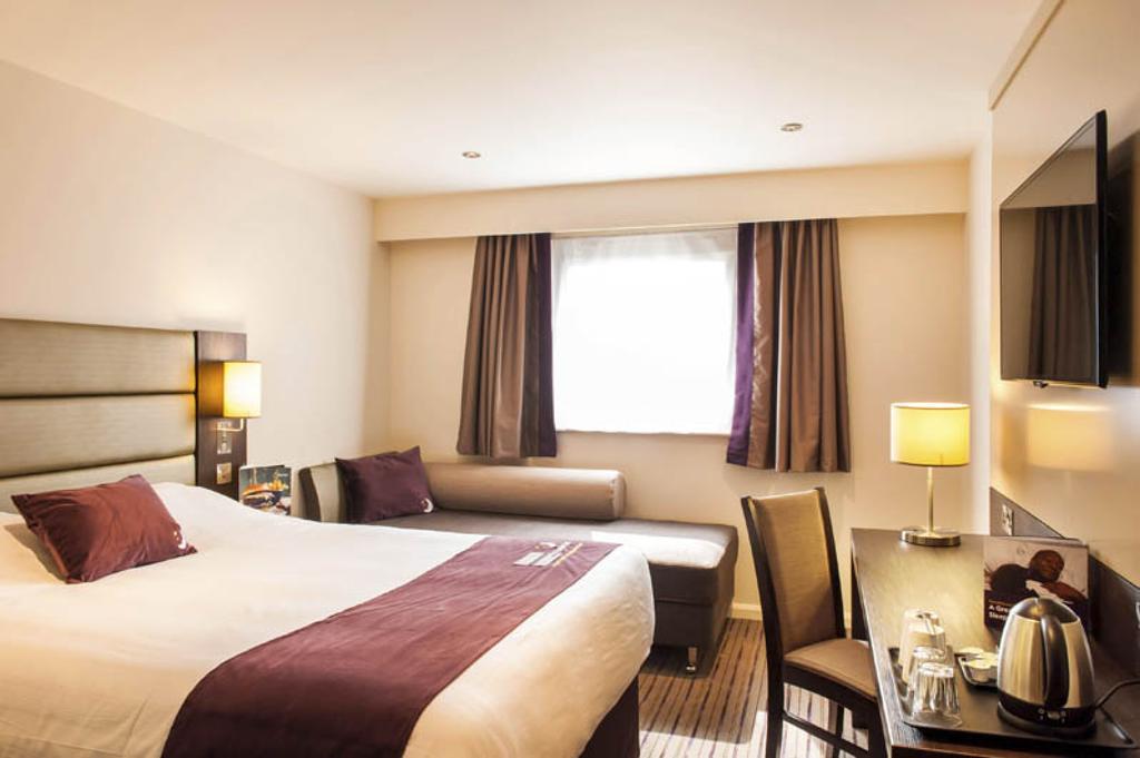 Premier Inn Birmingham City Centre Broad Street מראה חיצוני תמונה