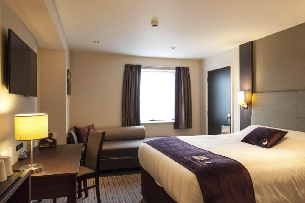 Premier Inn Birmingham City Centre Broad Street מראה חיצוני תמונה