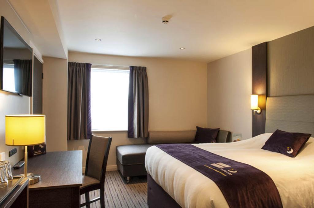 Premier Inn Birmingham City Centre Broad Street מראה חיצוני תמונה