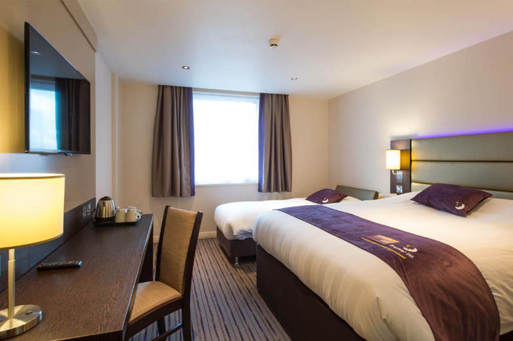 Premier Inn Birmingham City Centre Broad Street מראה חיצוני תמונה
