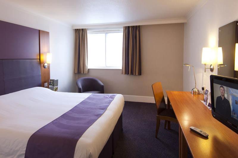 Premier Inn Birmingham City Centre Broad Street מראה חיצוני תמונה