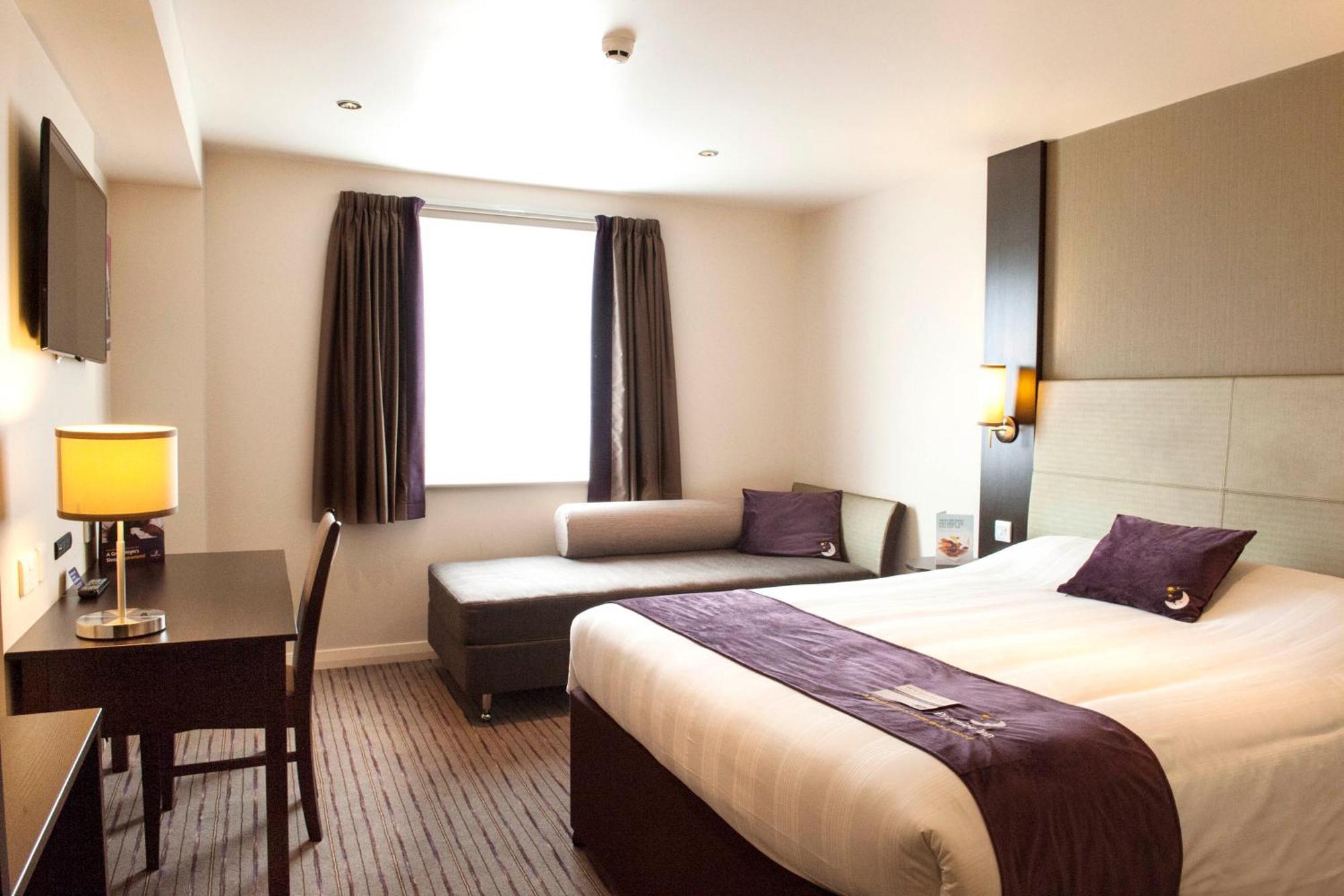 Premier Inn Birmingham City Centre Broad Street מראה חיצוני תמונה