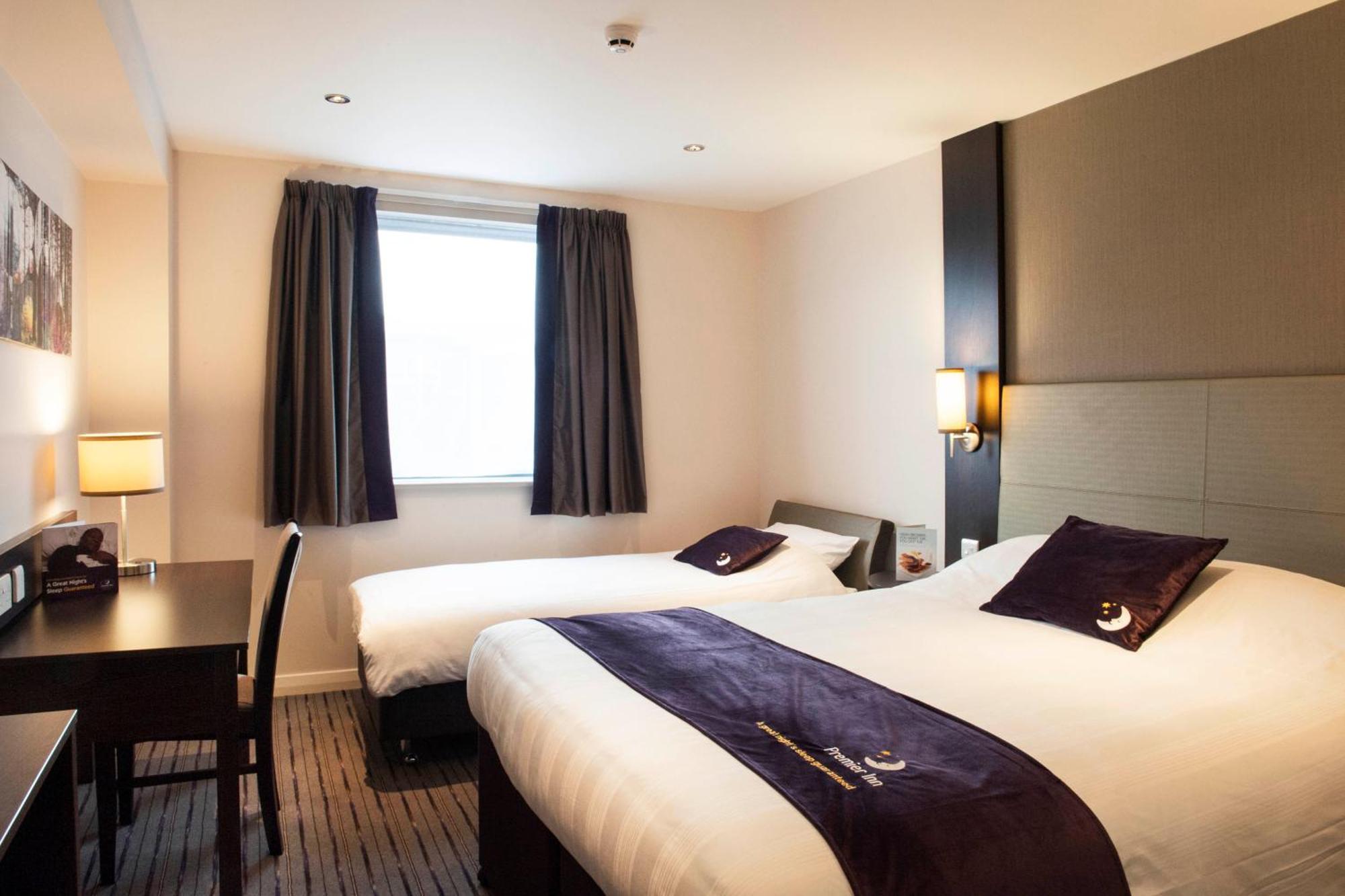 Premier Inn Birmingham City Centre Broad Street מראה חיצוני תמונה